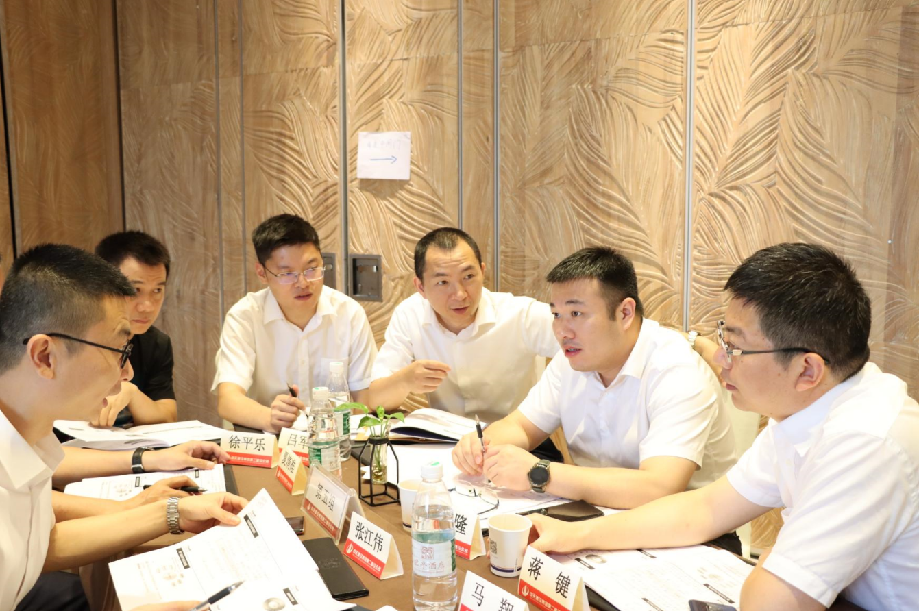 2021年6月25日-26日，7790必发集团二建组织开展了2021年中高层主管执行力培训。本次培训特邀清华、北大、上海交大总裁班讲师，中国企业家协会特聘高级讲师许晋老师进行授课。